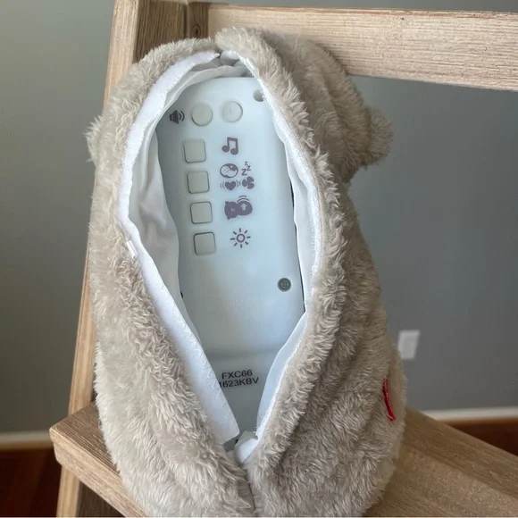 Fisher-Price Soothe’nSnuggle Otter Infant Baby Plush Toy & Sound Machine Bedtime - Picture 7 of 9